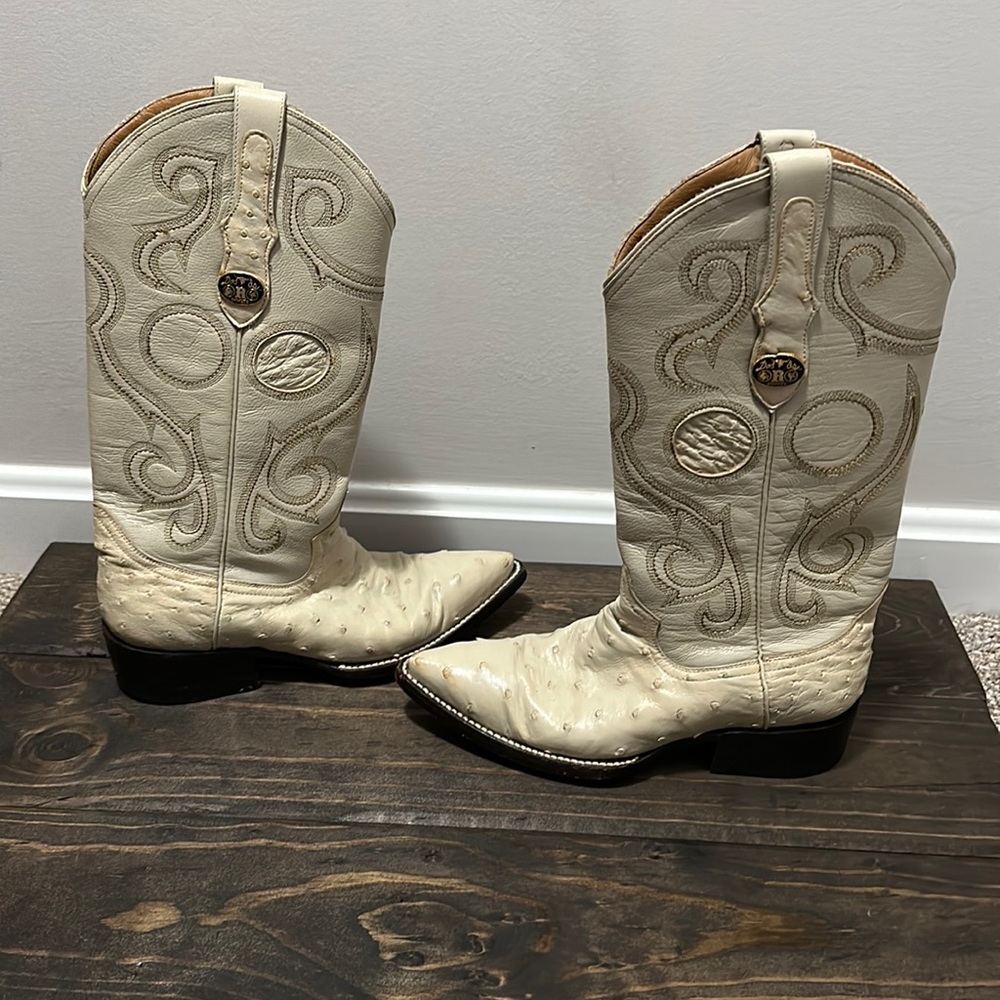Dos De R boots. Ivory Ostrich skin cowgirl boots. Size 5